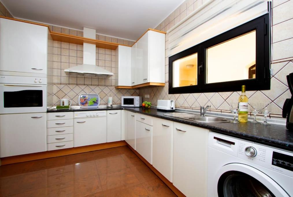 Riviera Park 2B, Central 2 Bed Пуэрто дель Кармен Экстерьер фото